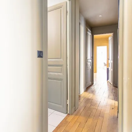 Luxury Living In Passy Parigi