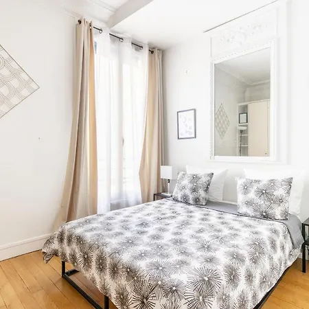 Luxury Living In Passy Parigi