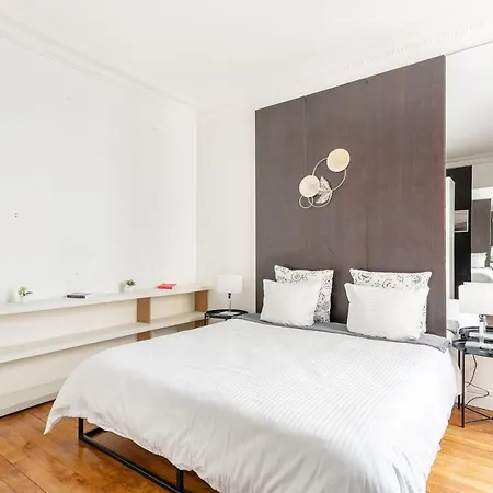 Luxury Living In Passy Parigi