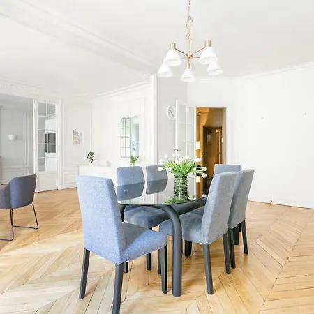Luxury Living In Passy *