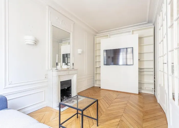 Luxury Living In Passy * باريس