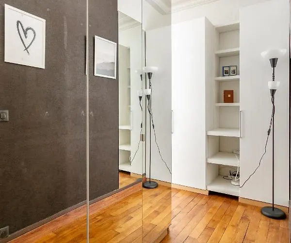Luxury Living In Passy شقة